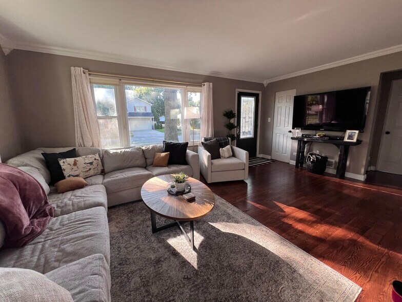 Front living space. - 1336 N Eagle St