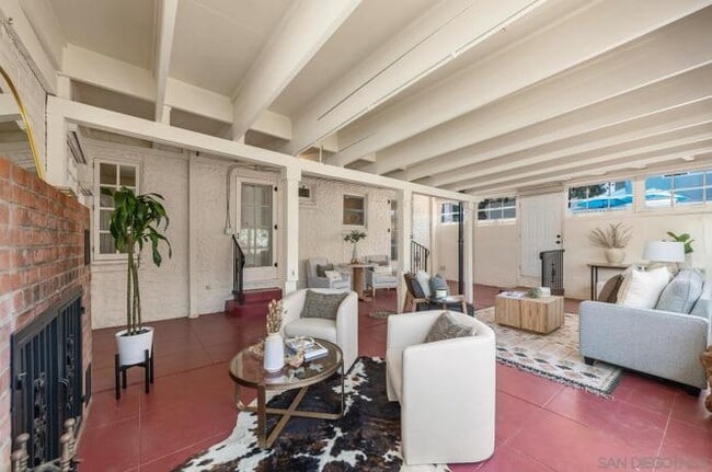 Building Photo - 3637 Hyacinth Dr