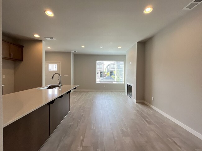 Building Photo - Beautiful Newer Construction 4 Bedroom Forest Grove Home with Open Layout, Quartz Kitchen & Moder...