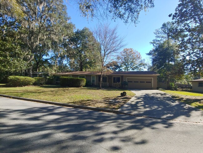 Primary Photo - Beautiful 4/2 fenced home in Chatworth Court