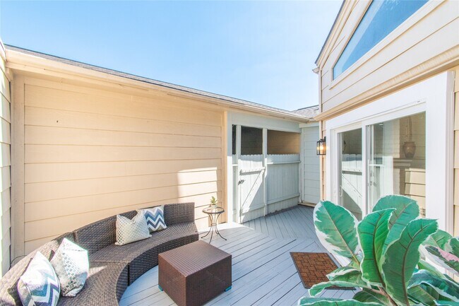 Building Photo - 727 Bunker Hill Rd