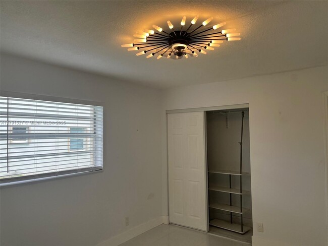 Building Photo - 98 Normandy Ln
