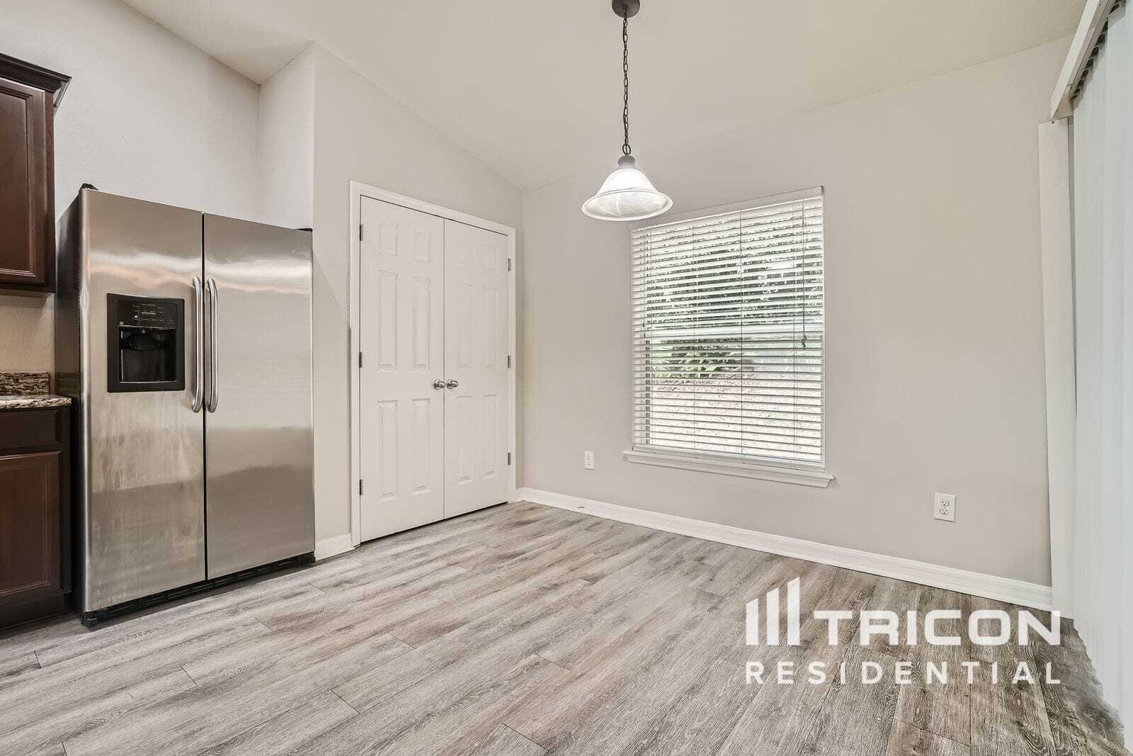 Building Photo - 11127 Lemay Dr