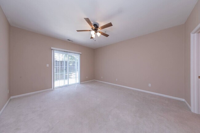 Building Photo - 1003 Rustads Cir