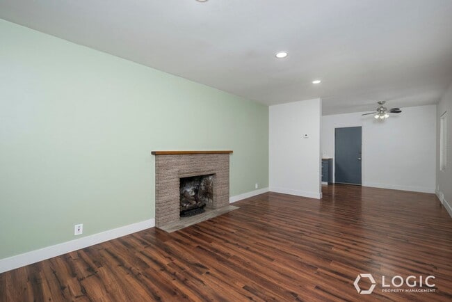 Building Photo - Charming Home in Perfect Location!