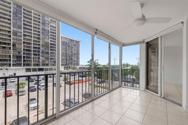 Building Photo - 1915 Brickell Ave