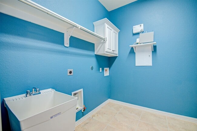 Building Photo - 158 N Almondell Way