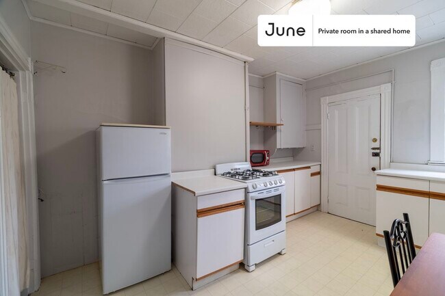 Building Photo - Room in Shared 4 bed/1 bath home