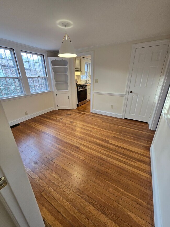 Building Photo - 5 Hillside Ave