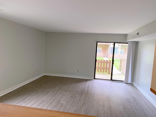 Building Photo - 1002 Linden Ave