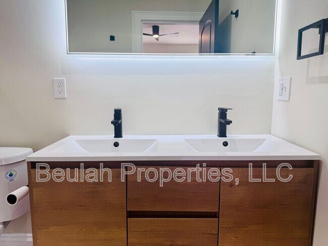 Building Photo - 1306 Sidney St