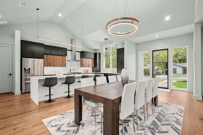 Building Photo - Stunning South Austin Oasis