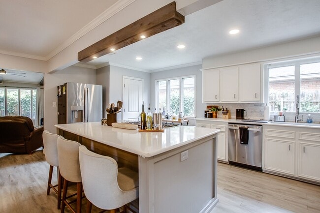 Building Photo - Pre Leasing in Melanie Park!
