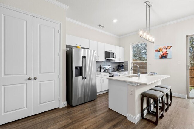 Building Photo - 6329 Mason Ct