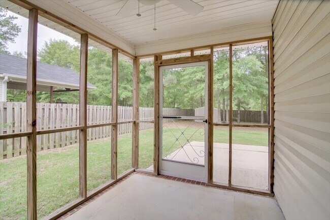 Building Photo - 1242 Watsonia Dr