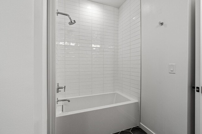 Building Photo - 2155 Vine Ave