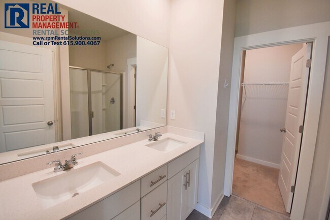 Building Photo - Beautiful 3 bedroom+loft townhome with an attached garage! Triple Blackman schools