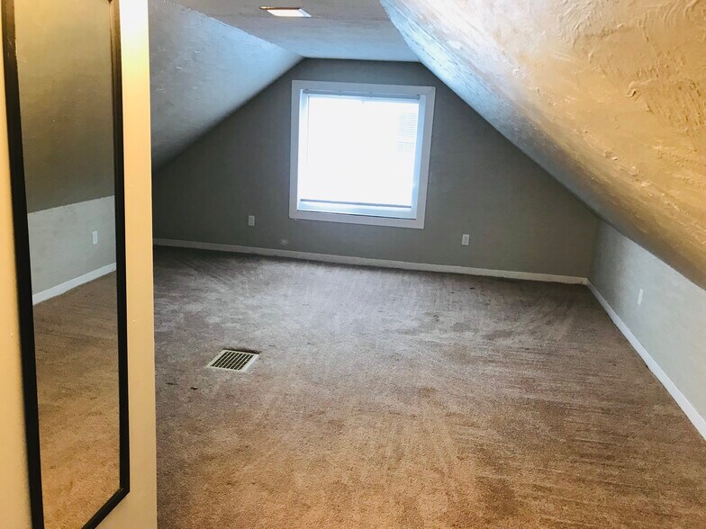 Building Photo - 4234 Elliot Ave