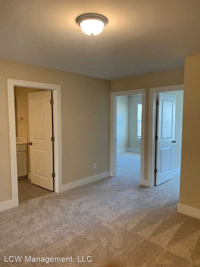 Building Photo - 3 br, 2.5 bath House - 1775 Welden Village...
