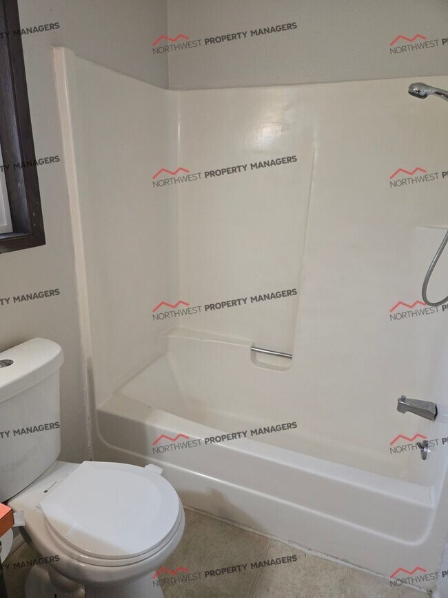 Building Photo - R40B