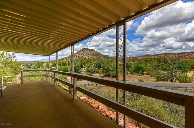 Building Photo - 401 Sunset Hills Dr