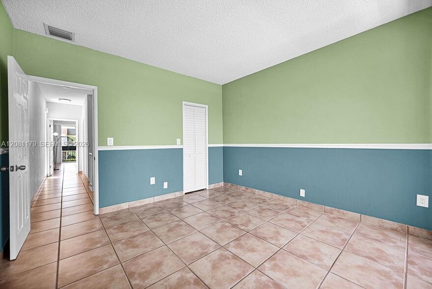 Building Photo - 9133 Fontainebleau Blvd