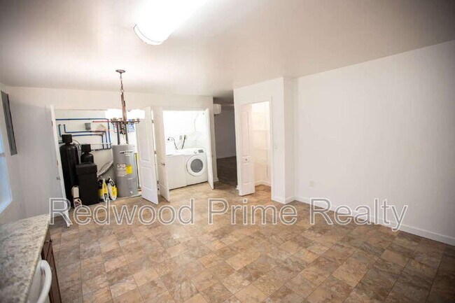 Building Photo - 2321 Smoke Dr