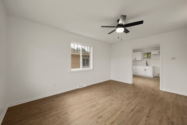 Building Photo - 512 Maier Dr