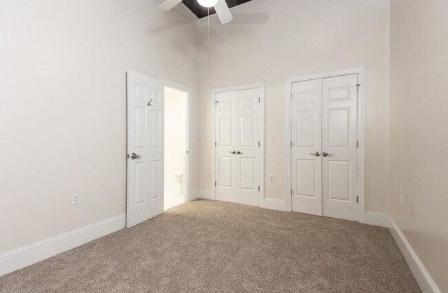 Building Photo - Modern Downtown Memphis Condo with Prime Location