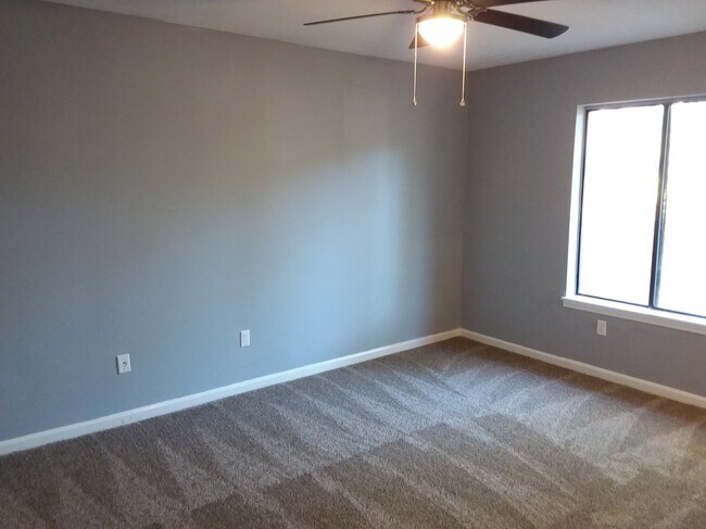 Building Photo - 577 Huckleberry Ln