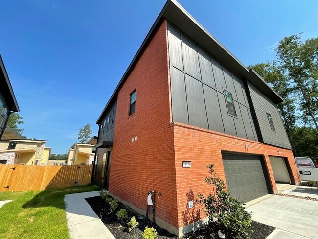 Building Photo - 2517 Appian Way