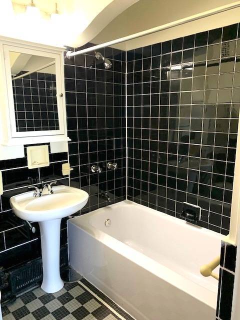 3 Bed - 1.5 Bath Full Bath - Viking
