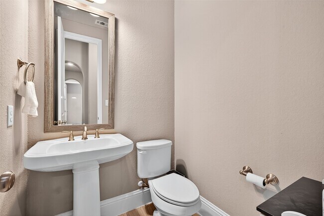 Building Photo - 14 Cottage Glen Ln