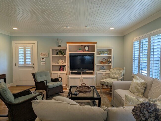 Building Photo - 209 Pond Shore Dr