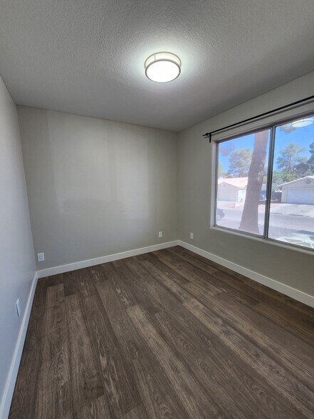 Building Photo - 3038 Tarpon Dr