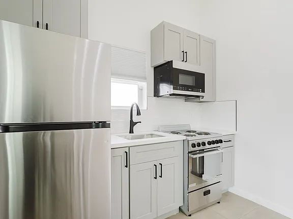 Building Photo - "Charming Reseda Retreat: Cozy 1-Bedroom with Stylish Granite Accents!"