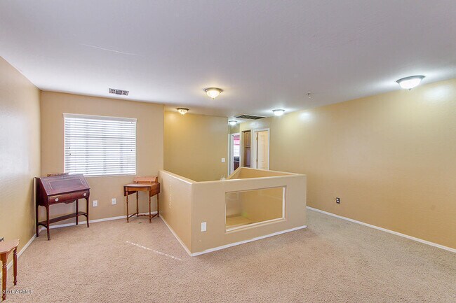 Building Photo - Amazing 4 bedrooms, 3 bathrooms house in P...