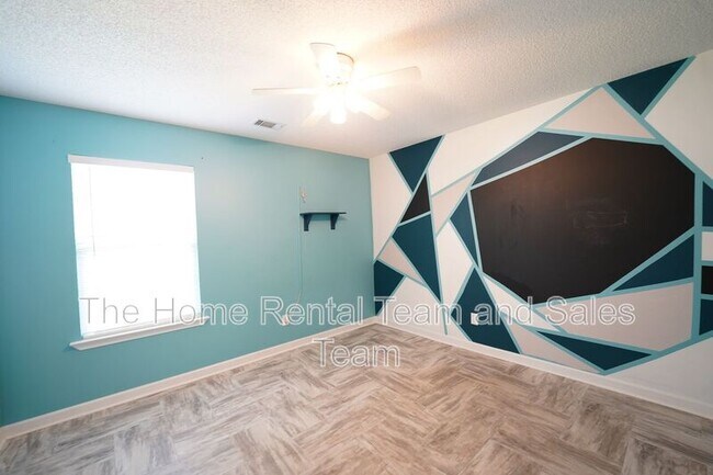 Building Photo - 134 Mustang Dr