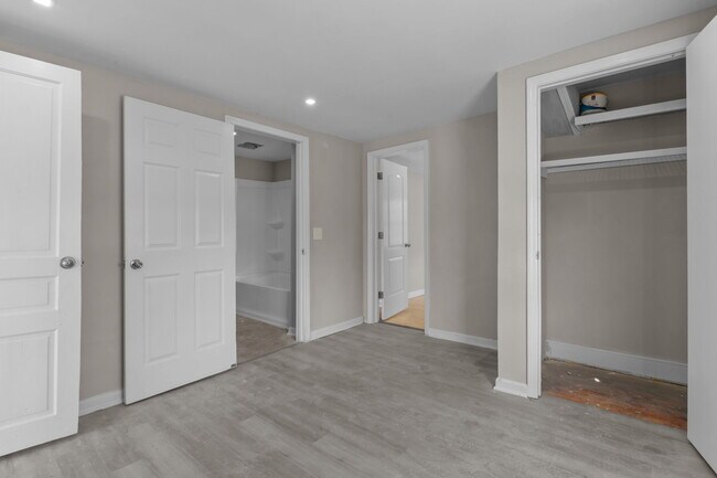 Building Photo - 610 Wondertown Dr