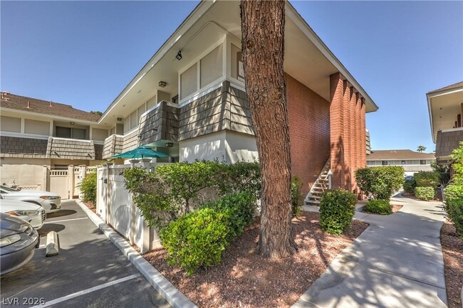 Building Photo - 714 Oakmont Ave