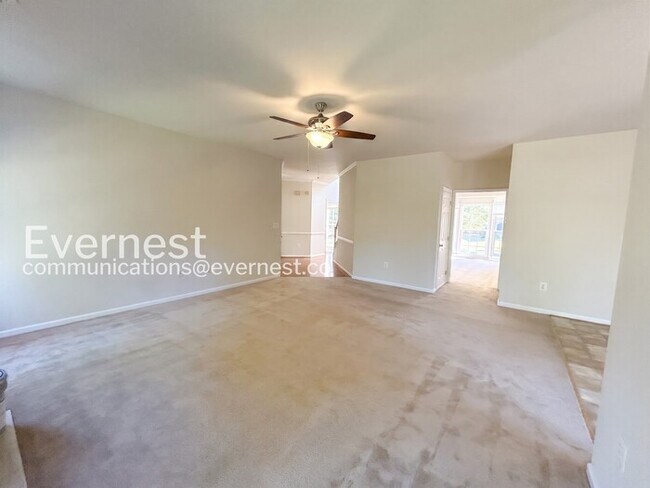 Building Photo - 7 St Stephens Ct