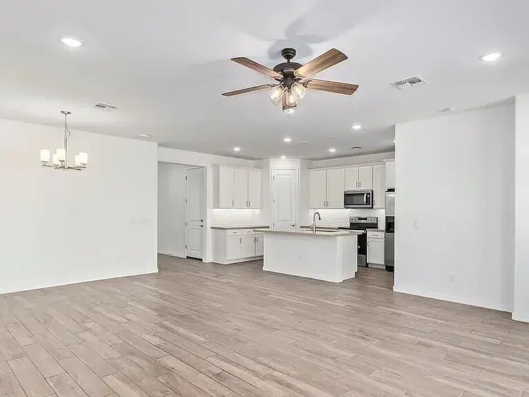 Building Photo - 15128 W Hadley St