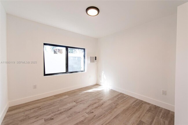 Building Photo - 764 NW 36th Ave