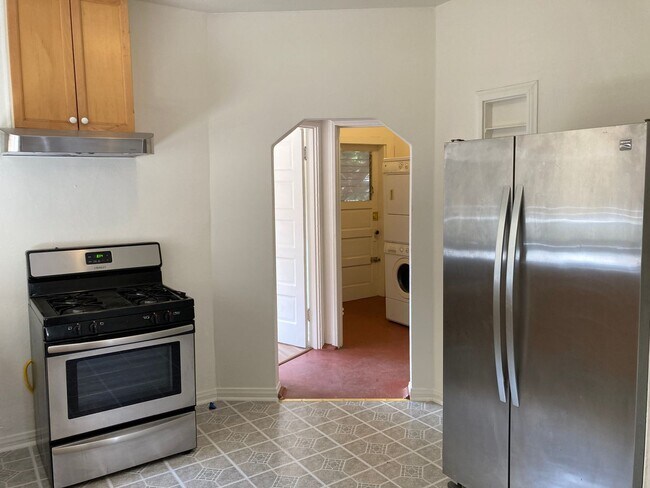 Building Photo - 1015 3/4-929 W Kensington Rd