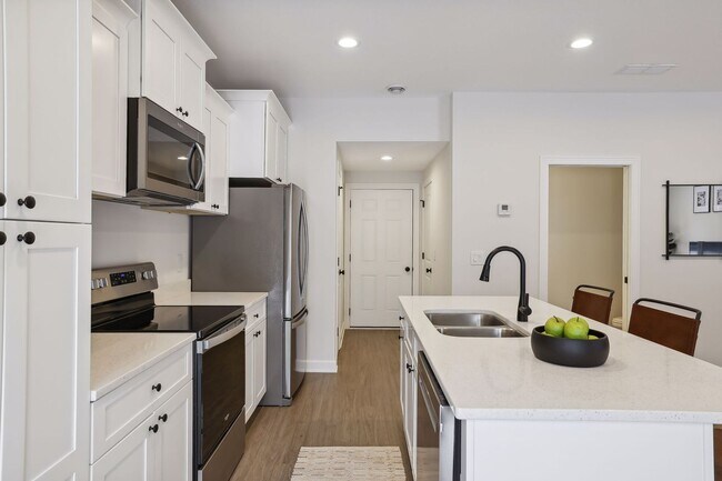 Building Photo - Model 3 Bedroom Town Home