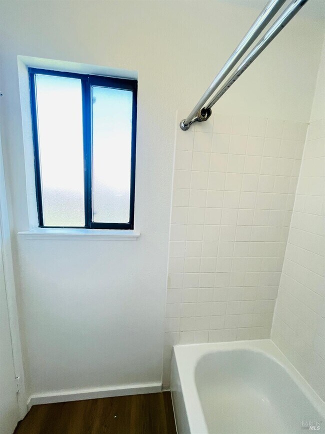 Building Photo - 111 Thresher Dr