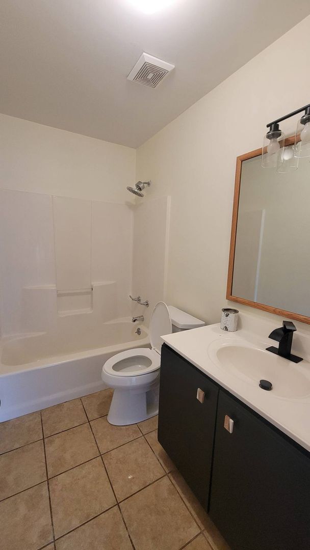 Building Photo - 4 Bedroom Home in Jacksonville