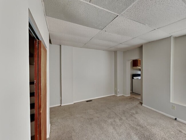 Building Photo - 127-141 E 11th Ave-141