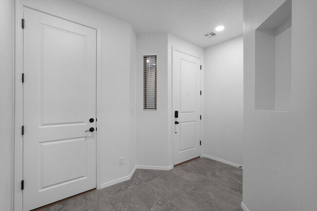 Building Photo - Coming Soon! | Modern | 3Bed/2Bath | Desirable Rio Rancho | Pets Welcome