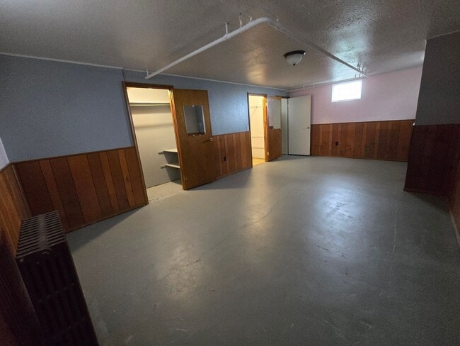 Building Photo - 4 bed, 3 bath house in the country
